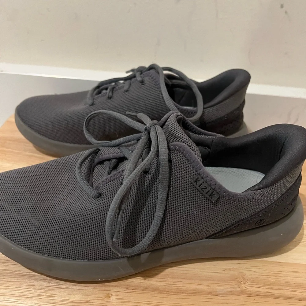 Kizik gray sneakers Size‎ 7M / 8.5 W